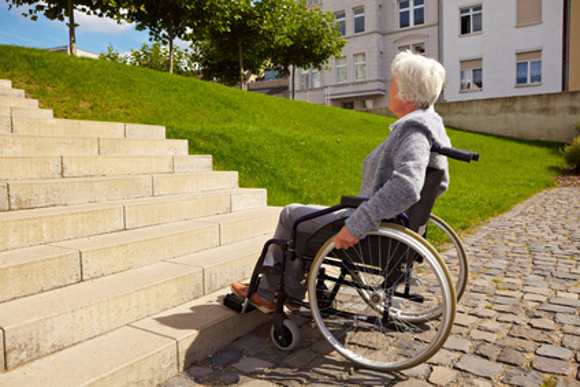 Treppen mit Rollstuhl überwinden